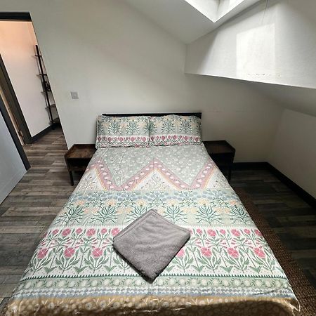Town Center Willow Apartment - Sleeps Up To 10 - Dogs Welcome - 2 Minutes From Train Station แบล็คพูล ภายนอก รูปภาพ