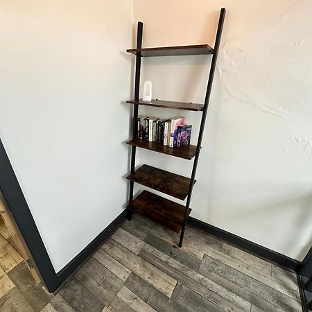 Town Center Willow Apartment - Sleeps Up To 10 - Dogs Welcome - 2 Minutes From Train Station แบล็คพูล ภายนอก รูปภาพ