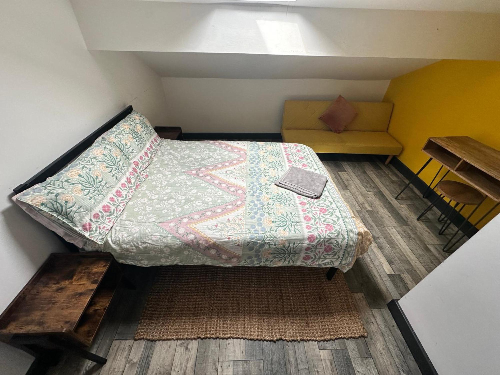 Town Center Willow Apartment - Sleeps Up To 10 - Dogs Welcome - 2 Minutes From Train Station แบล็คพูล ภายนอก รูปภาพ